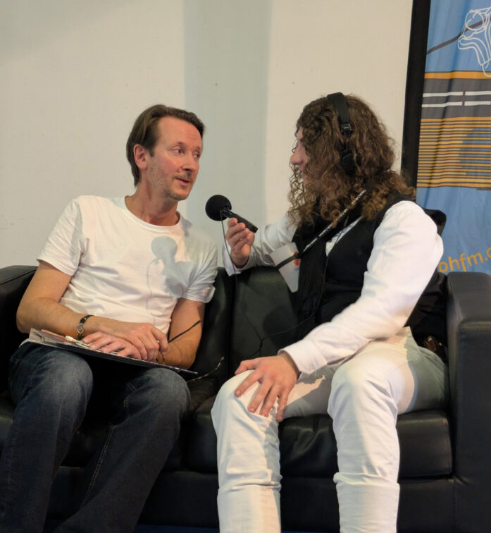 Interview par Paul Sapin dans le cadre du 4ème Salon du Vinyle et de la Musique d'Agde pour l'émission Passerelle sur Radio Pays d'Hérault (22 mars 2025)